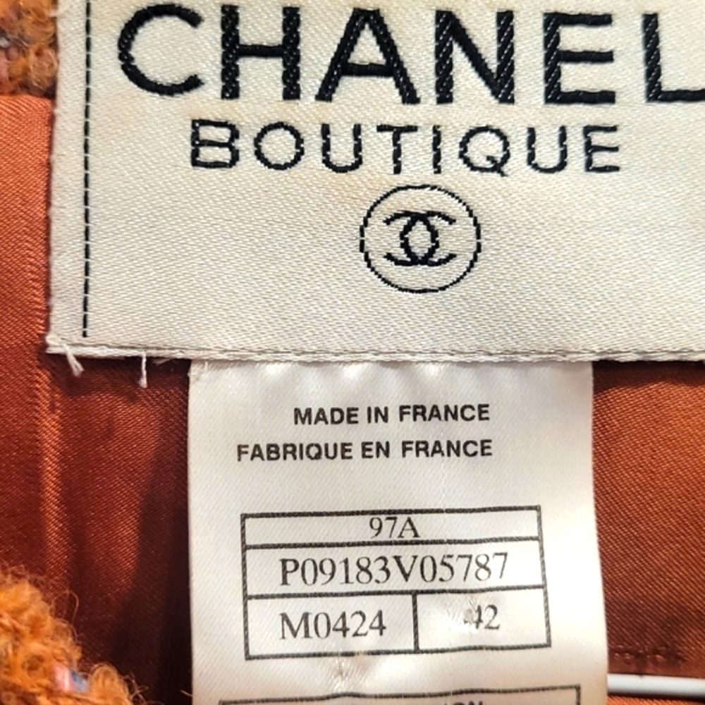 Chanel wool jacket with CC buttons - Picture 4 of 14